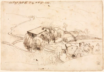 Bauernhof mit Bäumen in hügeliger Landschaft