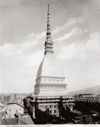 Blick auf die Antonellianische Mole in Turin, ca. 1890