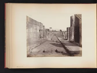 Ansicht der Strada della Abbondanza in Pompeji, Italien