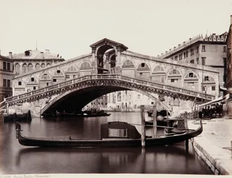Die Rialtobrücke in Venedig