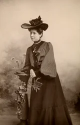 Porträt einer eleganten Dame mit Hut