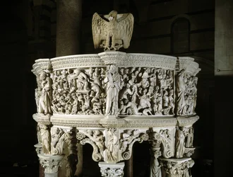 Übersicht des oberen Teils des Stuhls von Giovanni Pisano (Detail der Reliefs des Marmorpults)
