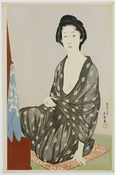 Eine Schönheit in einem schwarzen Kimono mit weißen Hanabishi-Mustern, vor einem Spiegel sitzend, 1920