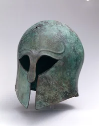 Bronzener archaischer Helm korinthischer Art, um 600-575 v. Chr.