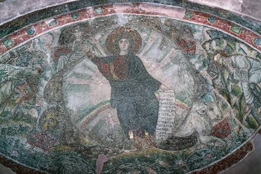 Christus in den Himmel aufgefahren, umgeben von vier Evangelisten, Mosaik in der Kirche Hosios David