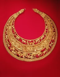 Halskette mit pastoralen Szenen