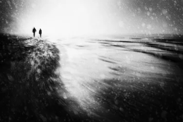 Schneespaziergänger am Strand