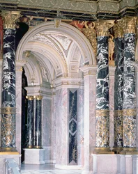 Innenansicht des Kunsthistorischen Museums in Wien, Detail darstellend Bogen und die Zwickelverzierung von Figuren der italienischen Renaissance, 1890-91