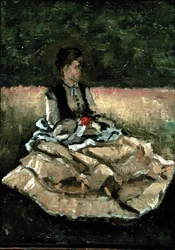 Frau sitzt auf dem Rasen