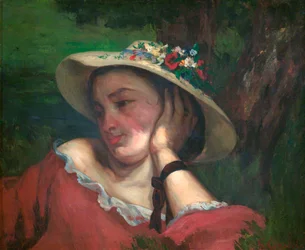 Frau mit Blumen auf ihrem Hut
