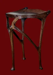 Jugendstil: Birnbaumholztisch von Hector Guimard (1867-1942), 1904-1907, Paris, Museum für dekorative Künste