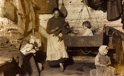 Erster Weltkrieg: Die Ukraine in den Jahren 1914-1916 während der Invasion der deutschen Armee. Familie im Haus