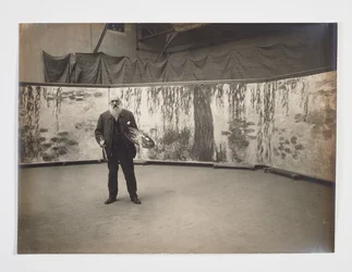 Claude Monet mit seiner Palette vor seinem Werk 