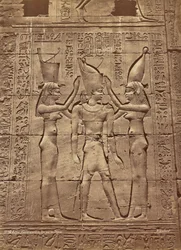 Edfu, Krönung des Königs durch die Göttinnen