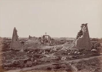 Karnak, Die Pylonen des Horus