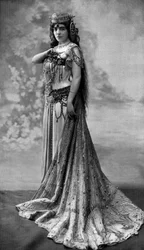 Opernsängerin Germaine Bailac als Dalila in der Oper "Samson et Dalila", 1908 (s/w Foto)