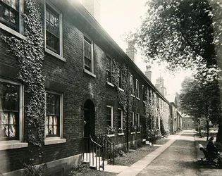 Die Eisenwaren-Almshäuser, Kingsland Road, Shoreditch, ca. 1910