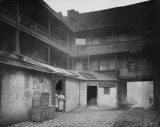 White Hart Inn Hof, Southwark, ca. 1881