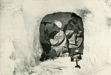 Lieut. Evans und Nelson graben eine Höhle für die Kaltlagerung, 12. Januar 1911, 1913