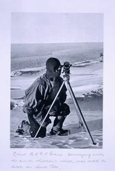 Lt. Evans vermisst mit dem 4-Zoll-Theodolit, der zur Lokalisierung des Südpols verwendet wurde, aus 