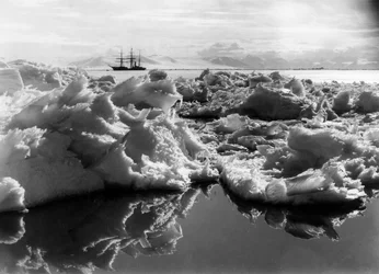 Die Terra Nova im McMurdo-Sund, Antarktis, 1911