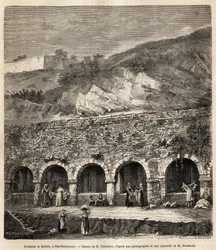 Frauen an der Quelle und den Waschgelegenheiten von San Gimignano (Toskana, Italien). Gravur nach H. Catenaccis Zeichnung, zur Illustration der Reise nach Toskana und Umbrien, von Francis Wey, 1875, veröffentlicht in „Le tour du monde“, 1876, herausgegeb