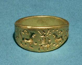 Ring mit der Inschrift „Großer Fürst“ in „hethitischer“ Hieroglyphenschrift (Gold)