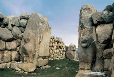 Ansicht des Löwentors, eines der fünf Eingangstore zur Einfriedung der alten Hauptstadt des Hethiterreichs in Hattuscha (heute Bogazkale), Türkei