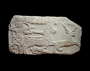 Relief der Jagd: Hethitischer König Maradas in einem Wagen, der ein Reh jagt wie die Könige von Assyrien. Neo-hethitische Periode, um 1050 - 900 v. Chr. Aus Anatolien. Paris, Louvre
