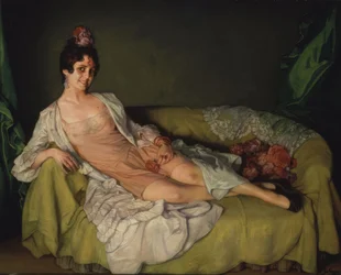 (Frau auf einem Sessel liegend in Kombination und Bademantel)