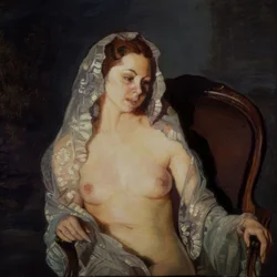 Sitzende nackte Frau mit transparentem Mantilla