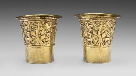 Paar Becher, die Vögel in einem Kornfeld darstellen, 1100-1438 n. Chr.