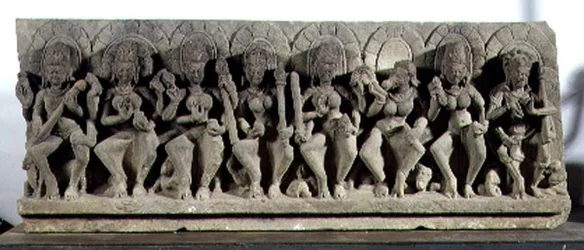 Sturz darstellend Siva und die sieben Muttergöttinnen, Gurjara-Pratihara-Dynastie, Allahabad (Stein)