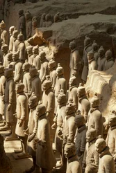 Im Terrakotta-Krieger-Museum, Szenen der verschiedenen Krieger im Bereich Grube 1, 2009 (Foto)