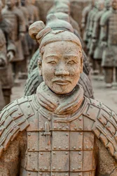 Im Terrakotta-Krieger-Museum, Szenen der verschiedenen Krieger im Bereich Grube 1, 2009 (Foto)