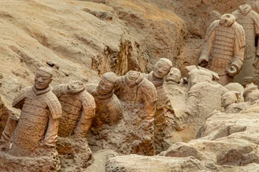 Im Terrakotta-Krieger-Museum, Szenen der verschiedenen Krieger im Bereich Grube 1, 2009 (Foto)