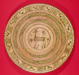 Schale mit einem Esel dekoriert, aus Iran, Seldschuken-Periode, 12.-13. Jahrhundert