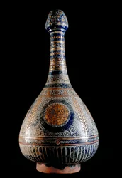 Islamische Kunst: Terrakottaflasche. Glasiert aus dem 16. Jahrhundert