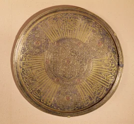 Teller mit dem Namen von Sultan Al-Mujahid Saif-ud-din Ali (1322-63) Rasuliden-Dynastie, Jemen