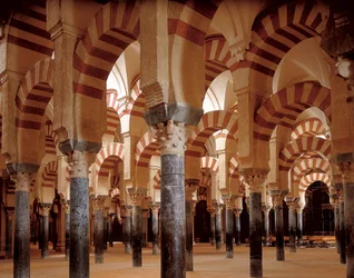 Die Bögen und Portiken der Moschee-Kathedrale von Córdoba, 784-786