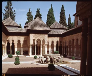 Ansicht des Löwenhofs, Hauptgericht des Nasridenpalastes der Löwen