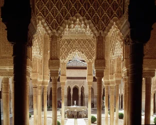 Ansicht des Löwenhofs, Hauptgericht des Nasridenpalastes der Löwen