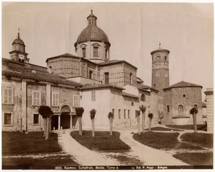 Kathedrale der Auferstehung unseres Herrn Jesus Christus, mit Taufkapelle rechts, Ravenna, Emilia-Romagna, Italien, Fotografie von Pietro Poppi, Bologna, ca. 1900