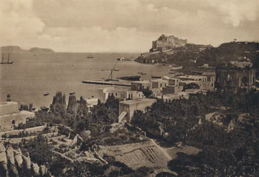 Neapel: Baia, Panorama mit dem Schloss