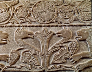 Archäologie des Mittelalters. Barbarische Kunst der Lombardei: Pluteus der Prinzessin Theodote, Geliebte von König Cunipert