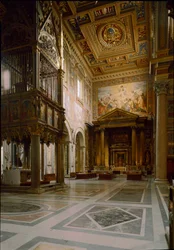 Gotische Kunst: Blick auf den päpstlichen Altar über dem Tabernakel, hergestellt von Giovanni di Stefano um 1367, verziert mit zwölf Tafeln, die von Barna da Siena (14. Jahrhundert) bemalt wurden. 1367-1368. Basilika St. Johannes im Lateran (San Giovanni i