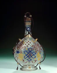 Italienische Kunst: Glasflasche mit polychromen Dekorationen. Hergestellt in Italien. 16. Jahrhundert Paris, Louvre Museum