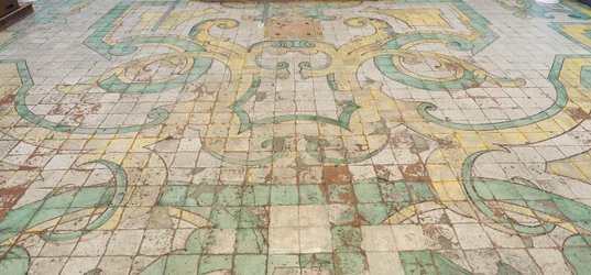 Majolika-Bodenfliesen