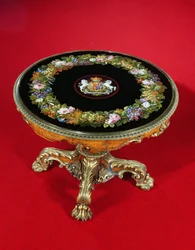 Mikromosaiktisch mit den Wappen von Norfolk und Leveson-Gower, 1847 (Holz, Metall und Mikromosaik)