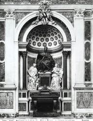 Monument für Papst Clemens XII. (1652-1740) mit Porphyrurne und Säulen aus dem Pantheon, zwischen Mäßigkeit (L.) und Klugheit (R.) in der Corsini-Kapelle